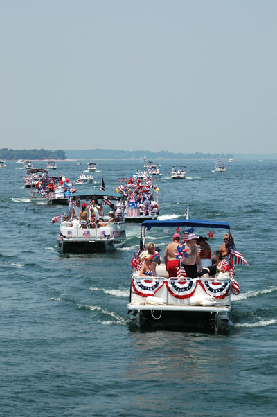Fourth of July Boat Parade - families on line of boats