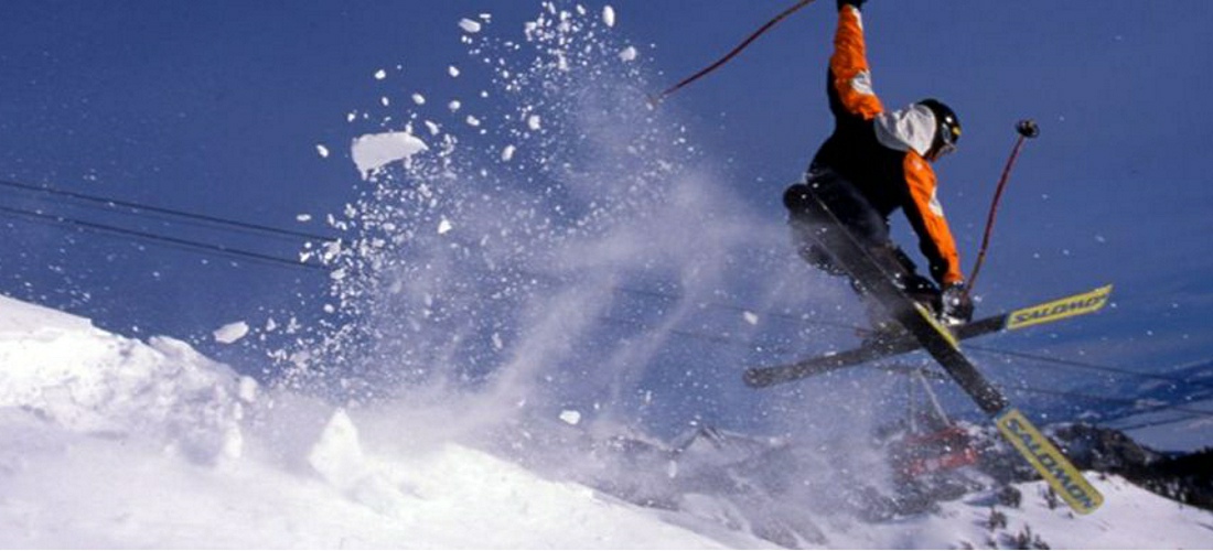 Skiing - Discover Wyoming's beautiful cities, towns and beautiful landscapes.  Wyoming is for adventure!  From its lush forests and rolling hills to magnificent beaches - Wyoming is a Vacation and Adventure Destination you will enjoy.  See America - See Wyoming -a USA Travel Guide Destination!